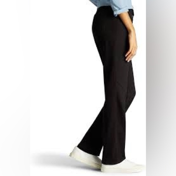 🍁 BLACK FRIDAY DEALS!🦃 NWT Women's Lee Relaxed Fit Straight Leg Black Jeans - Picture 2 of 10